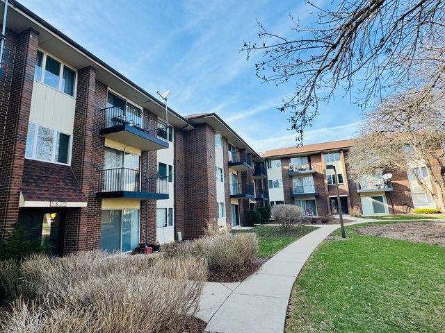 5S070 Pebblewood Lane F11, Naperville, IL 60563