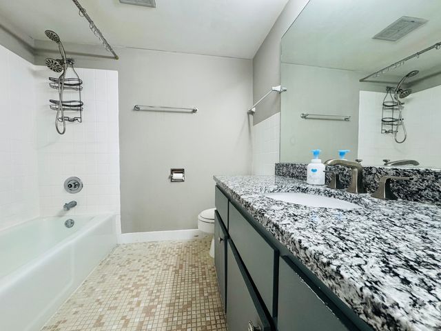 5S070 Pebblewood Lane F11, Naperville, IL 60563