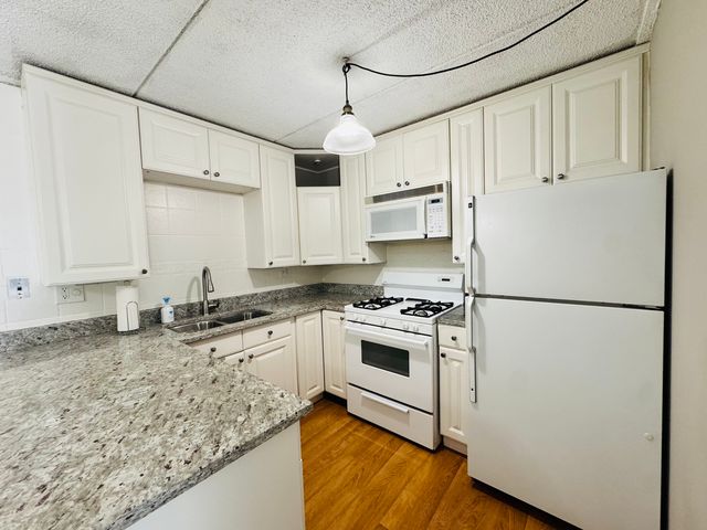 5S070 Pebblewood Lane F11, Naperville, IL 60563