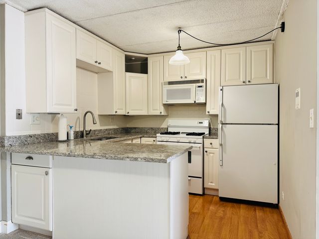 5S070 Pebblewood Lane F11, Naperville, IL 60563