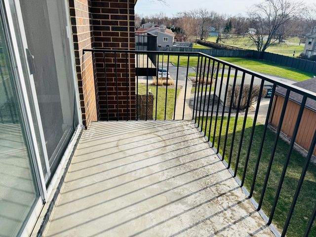 5S070 Pebblewood Lane F11, Naperville, IL 60563