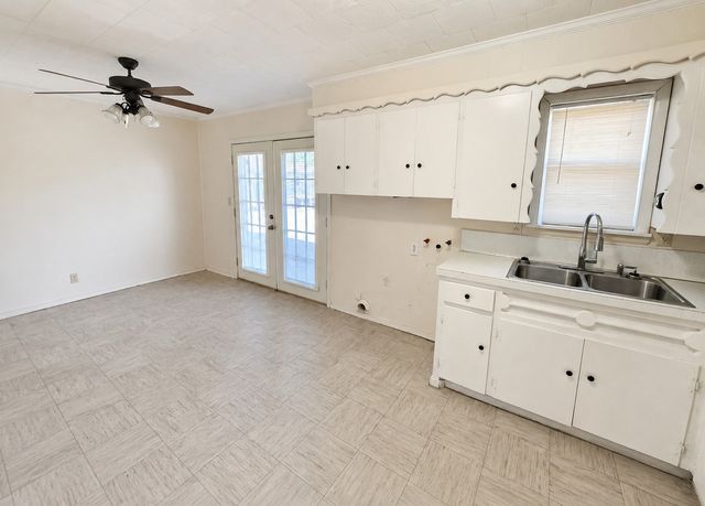217 N Garrison Avenue N, Sperry, OK 74073