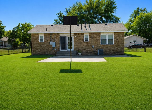 217 N Garrison Avenue N, Sperry, OK 74073