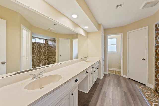 11806 Gardenglen Drive, Houston, TX 77070
