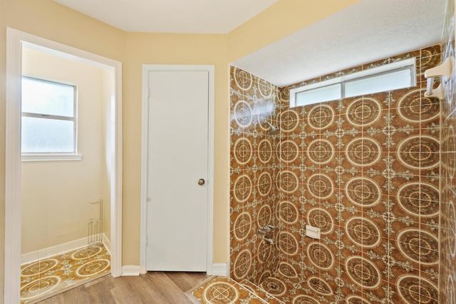 11806 Gardenglen Drive, Houston, TX 77070