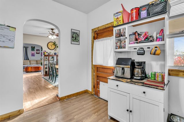 712 N Waterloo Avenue, Jackson, MI 49202