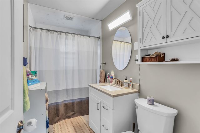 712 N Waterloo Avenue, Jackson, MI 49202