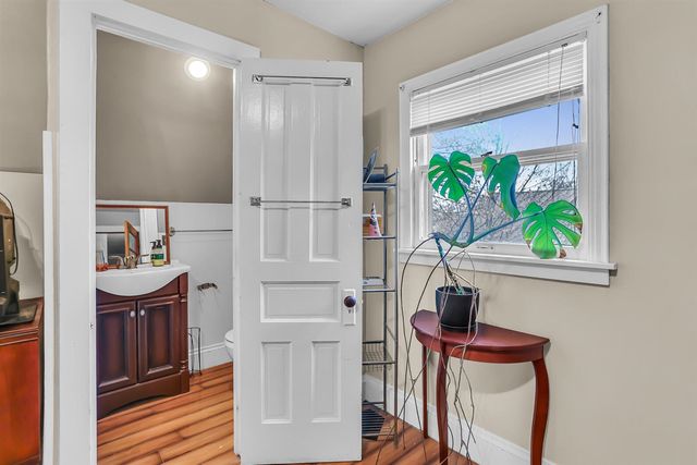 712 N Waterloo Avenue, Jackson, MI 49202