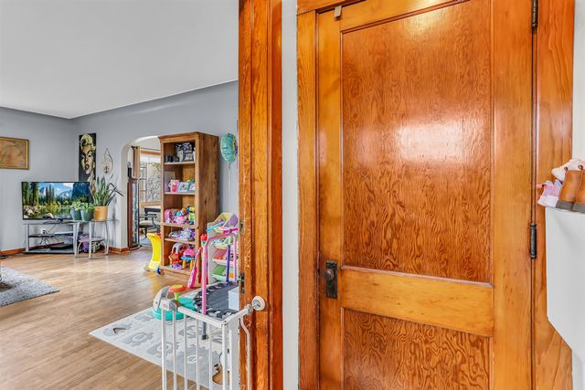 712 N Waterloo Avenue, Jackson, MI 49202