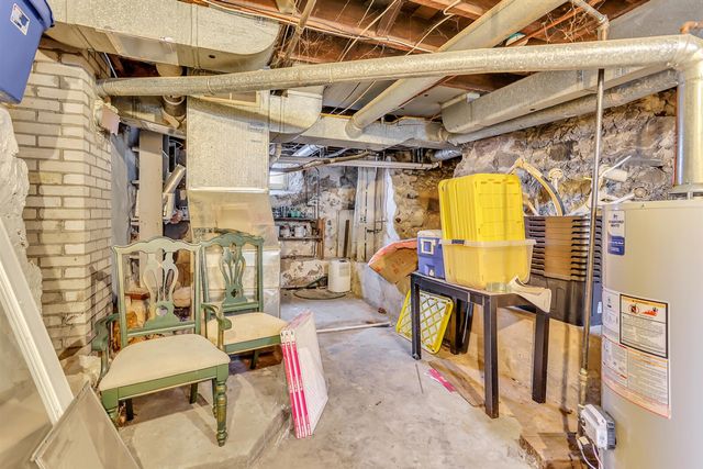 712 N Waterloo Avenue, Jackson, MI 49202