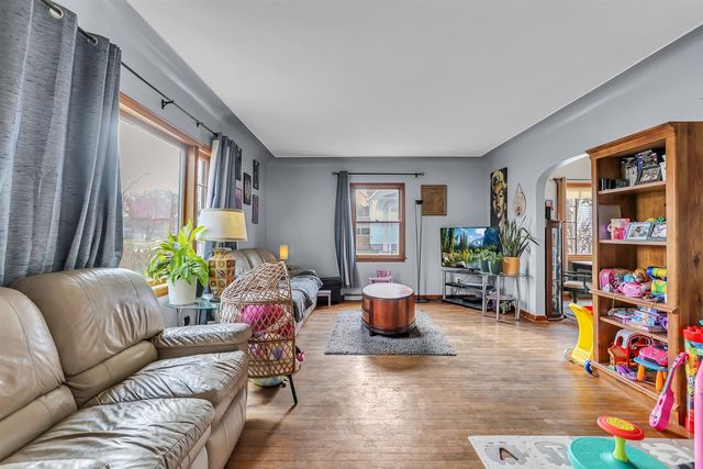 712 N Waterloo Avenue, Jackson, MI 49202