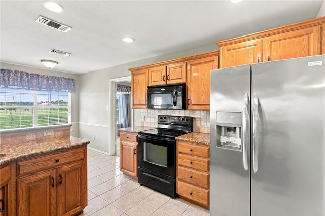 101 Cheyenne Trail, Trenton, TX 75490