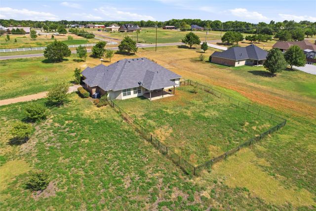 101 Cheyenne Trail, Trenton, TX 75490