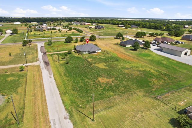 101 Cheyenne Trail, Trenton, TX 75490