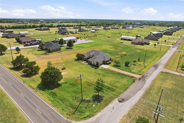 101 Cheyenne Trail, Trenton, TX 75490