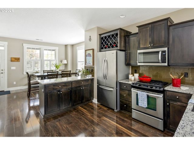 1556 N HOLMAN St, Portland, OR 97217