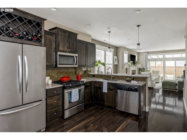 1556 N HOLMAN St, Portland, OR 97217