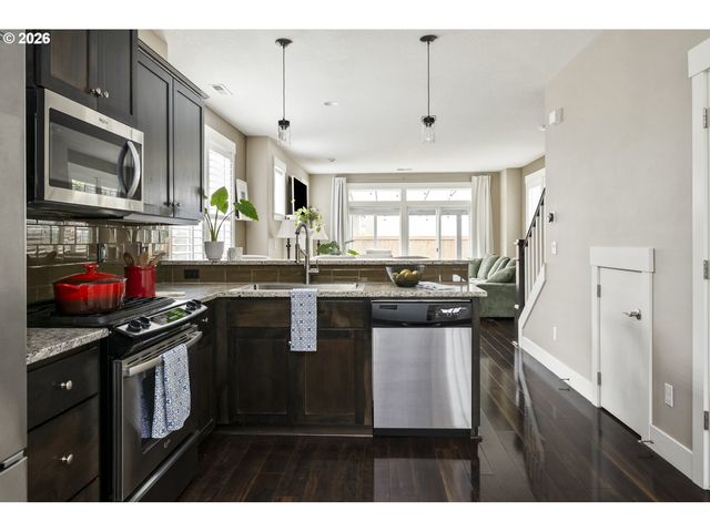 1556 N HOLMAN St, Portland, OR 97217