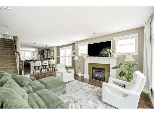 1556 N HOLMAN St, Portland, OR 97217