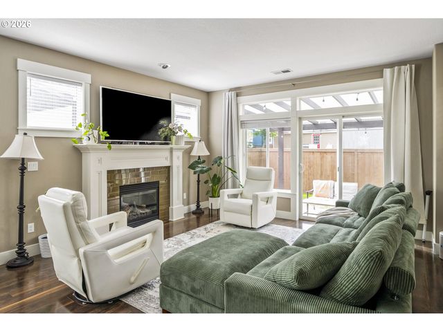 1556 N HOLMAN St, Portland, OR 97217