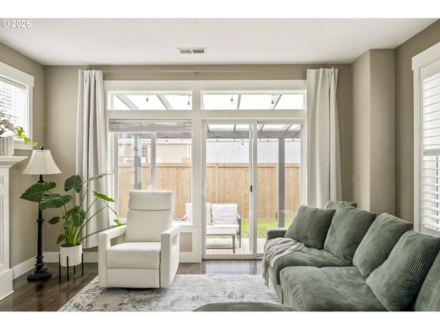 1556 N HOLMAN St, Portland, OR 97217