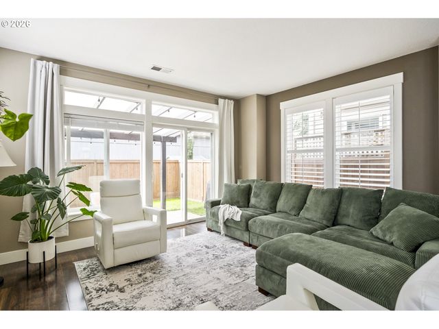 1556 N HOLMAN St, Portland, OR 97217