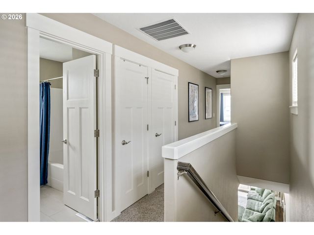 1556 N HOLMAN St, Portland, OR 97217