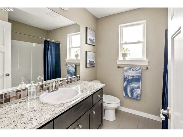 1556 N HOLMAN St, Portland, OR 97217