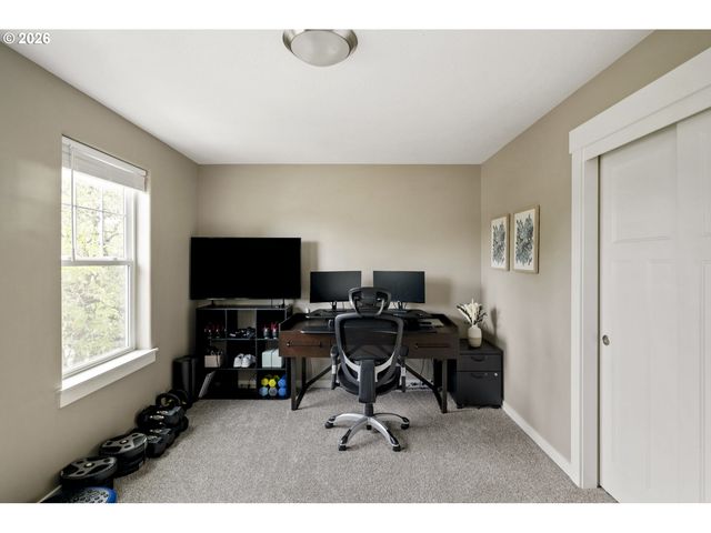 1556 N HOLMAN St, Portland, OR 97217