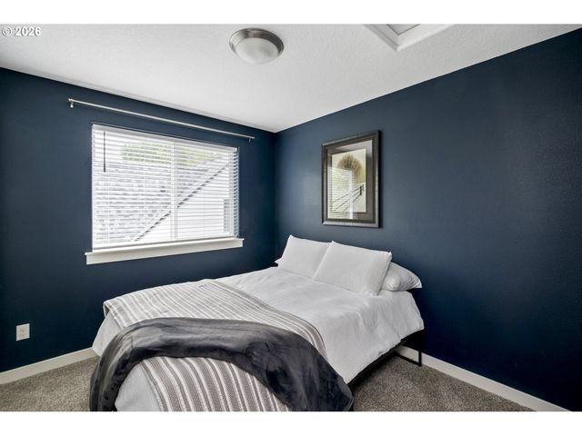1556 N HOLMAN St, Portland, OR 97217