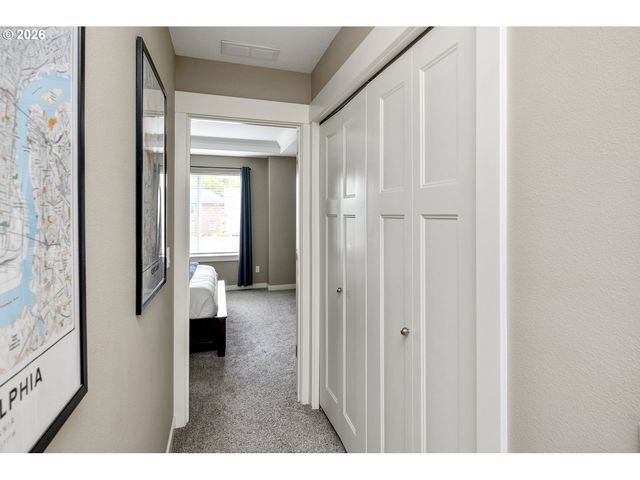 1556 N HOLMAN St, Portland, OR 97217