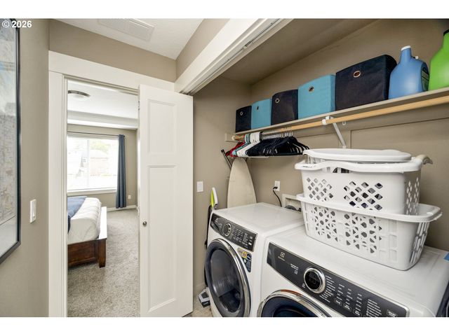1556 N HOLMAN St, Portland, OR 97217