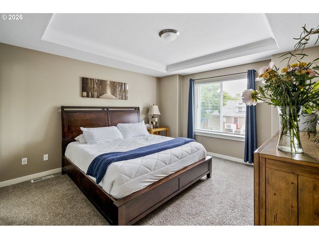 1556 N HOLMAN St, Portland, OR 97217