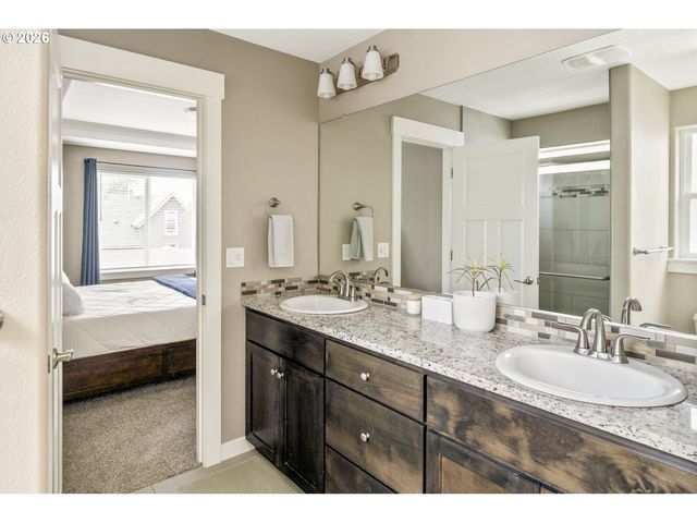 1556 N HOLMAN St, Portland, OR 97217