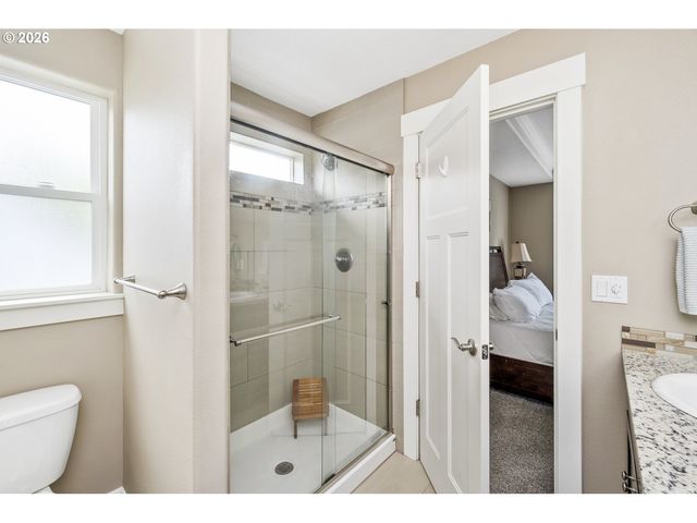 1556 N HOLMAN St, Portland, OR 97217
