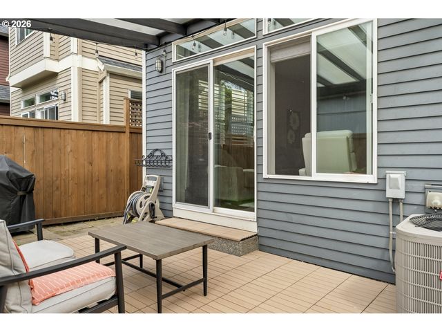 1556 N HOLMAN St, Portland, OR 97217