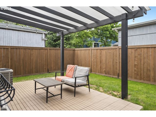 1556 N HOLMAN St, Portland, OR 97217