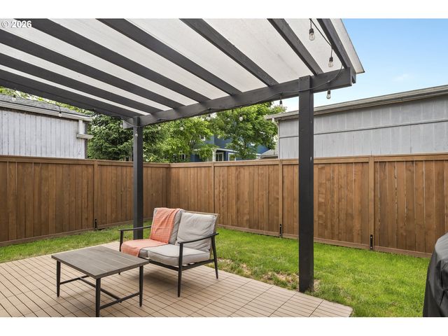 1556 N HOLMAN St, Portland, OR 97217