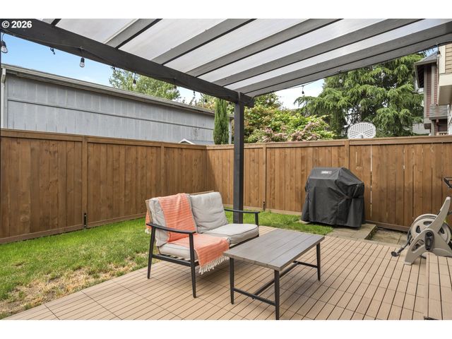 1556 N HOLMAN St, Portland, OR 97217