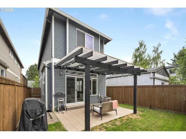 1556 N HOLMAN St, Portland, OR 97217