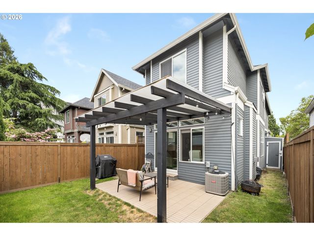1556 N HOLMAN St, Portland, OR 97217
