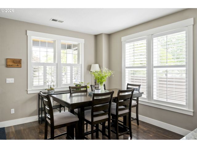 1556 N HOLMAN St, Portland, OR 97217