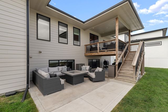685 Daybreak Drive, Waukee, IA 50263