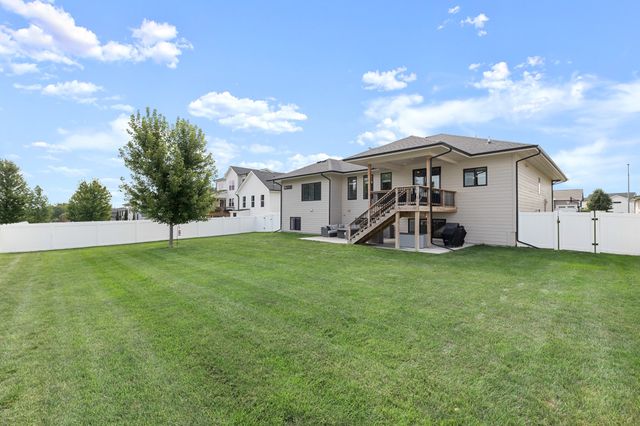 685 Daybreak Drive, Waukee, IA 50263