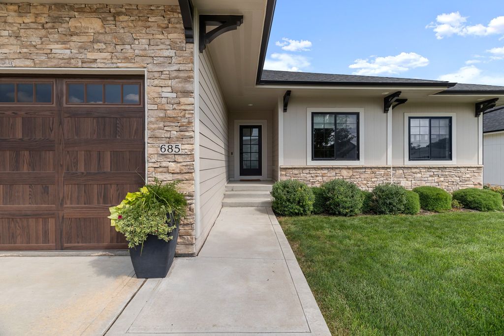 685 Daybreak Drive, Waukee, IA 50263