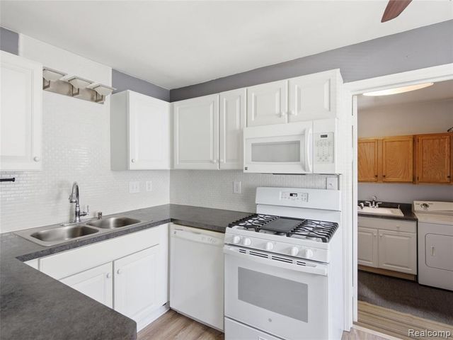 2204 Brockton Avenue, Royal Oak, MI 48067
