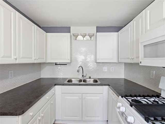 2204 Brockton Avenue, Royal Oak, MI 48067