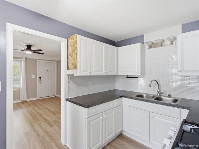 2204 Brockton Avenue, Royal Oak, MI 48067