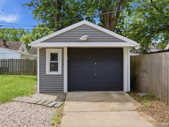 2204 Brockton Avenue, Royal Oak, MI 48067