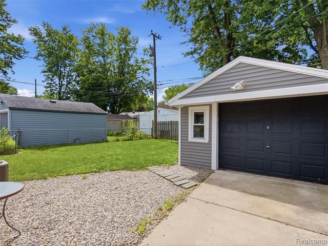 2204 Brockton Avenue, Royal Oak, MI 48067